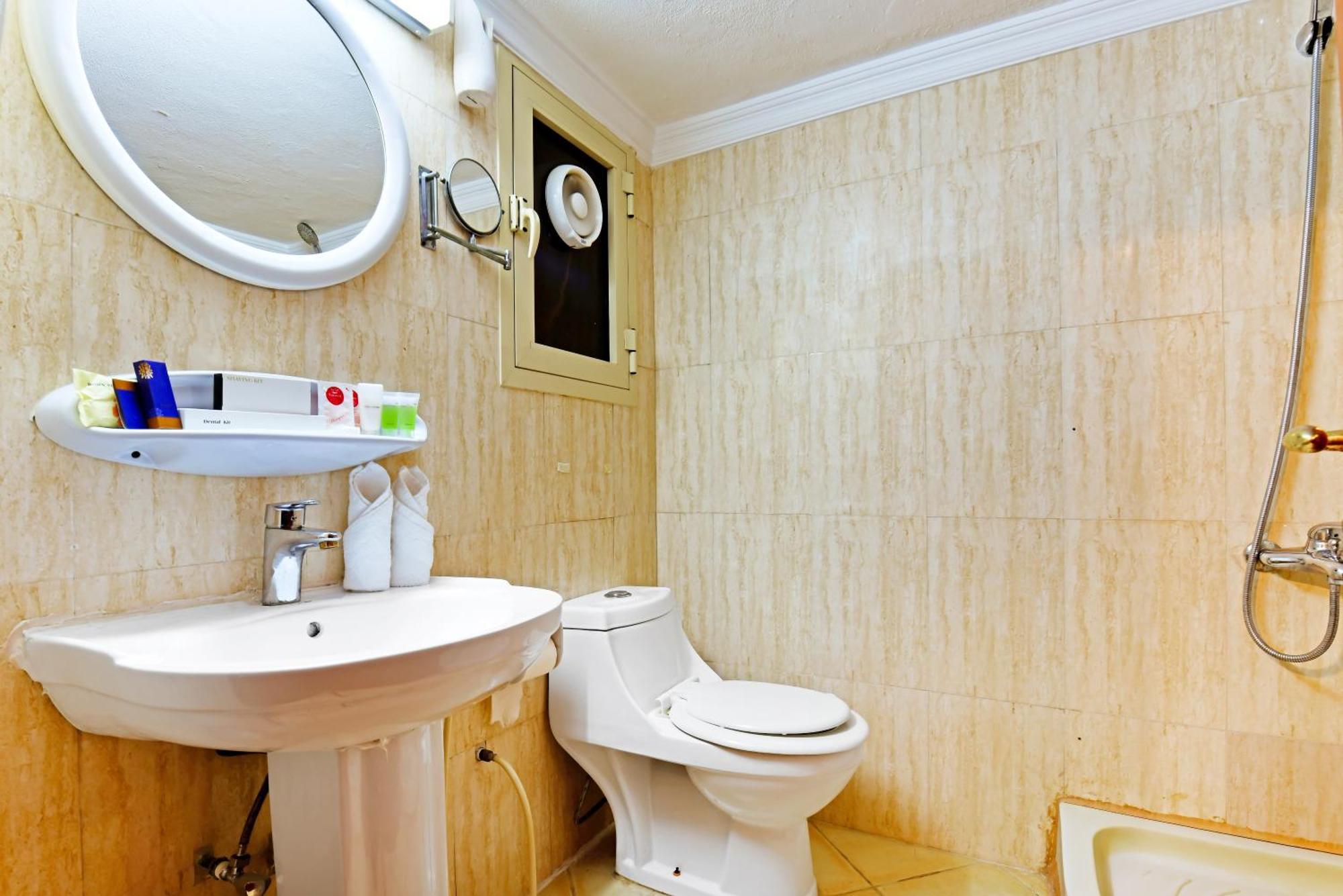 Capital O 125 Moon Plaza Hotel Al-Manamah Bagian luar foto