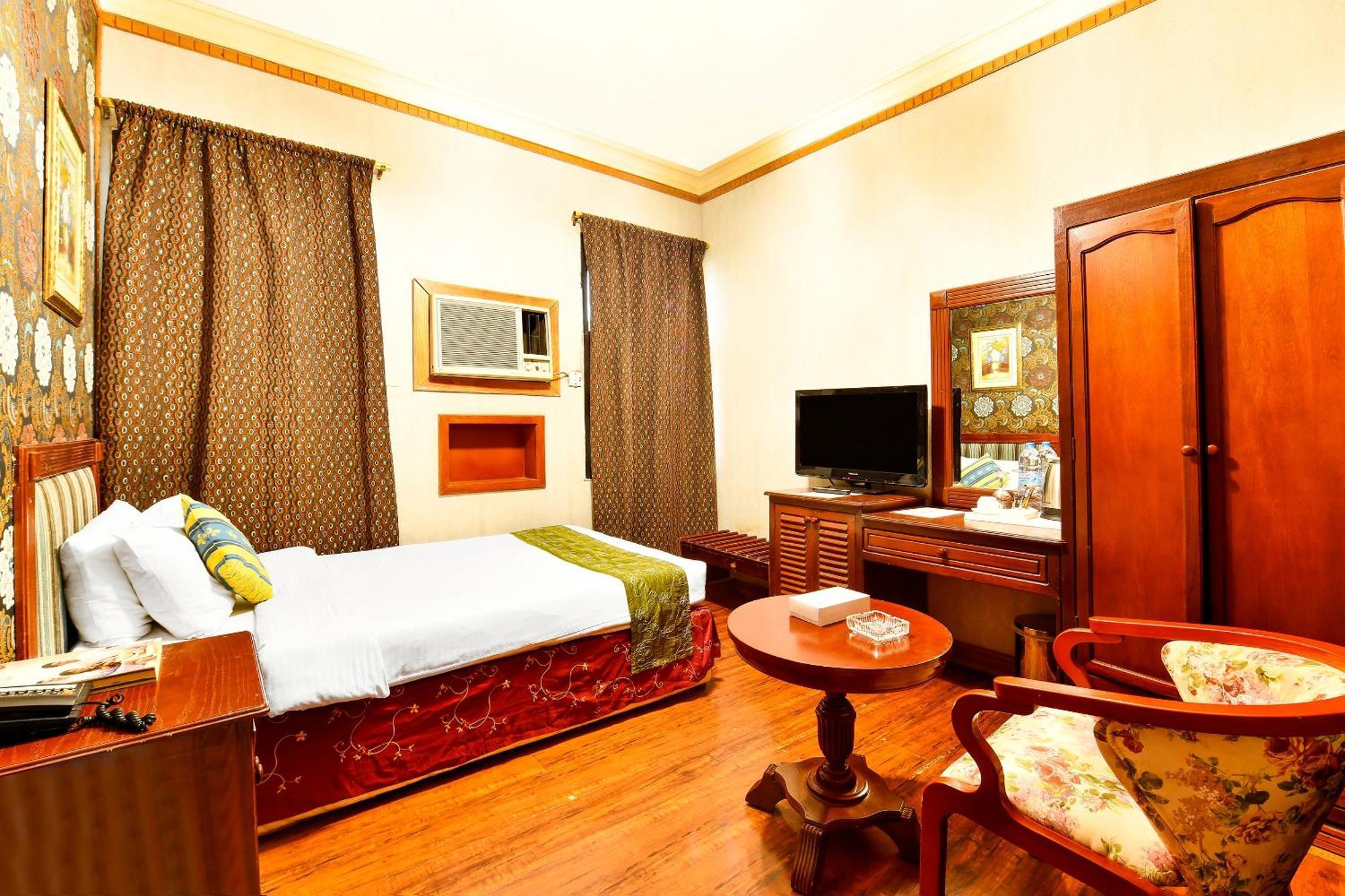 Capital O 125 Moon Plaza Hotel Al-Manamah Bagian luar foto